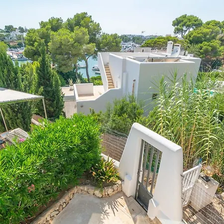 فيلة Cala Llonga