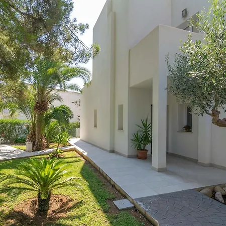 Cala Llonga Villa *